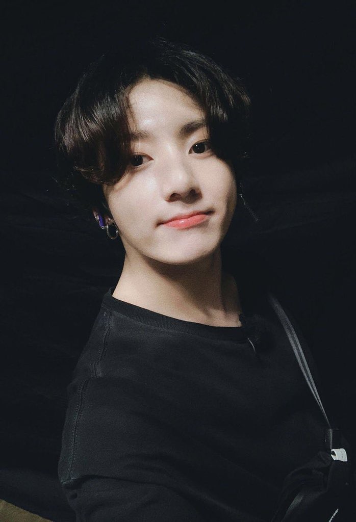 juunggkook's tweet photo. 오늘 수고하셨습니다. 자자 자기야 💜 https://t.co/9nYFtNsHTX