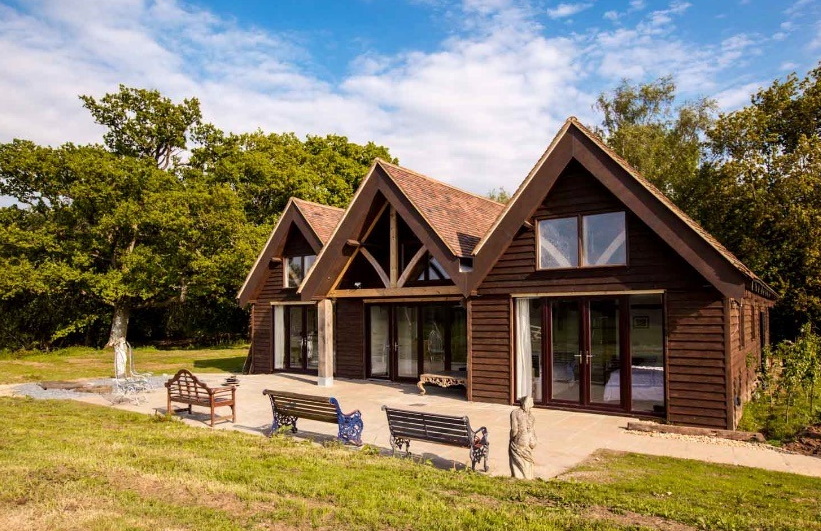 TheHolidayCots's tweet photo. House on the Brooks has a special offer running for ❤️ Valentines weekend. Framed by the South Downs this is the perfect romantic break. 
🛌Sleeps 1-18
https://t.co/i7s2wqFTBj
#Hardham #WestSussex #SelfCatering #Romantic #SpecialOffer #Idyllic #SouthDowns #Quality https://t.co/aXqykhmTaQ
