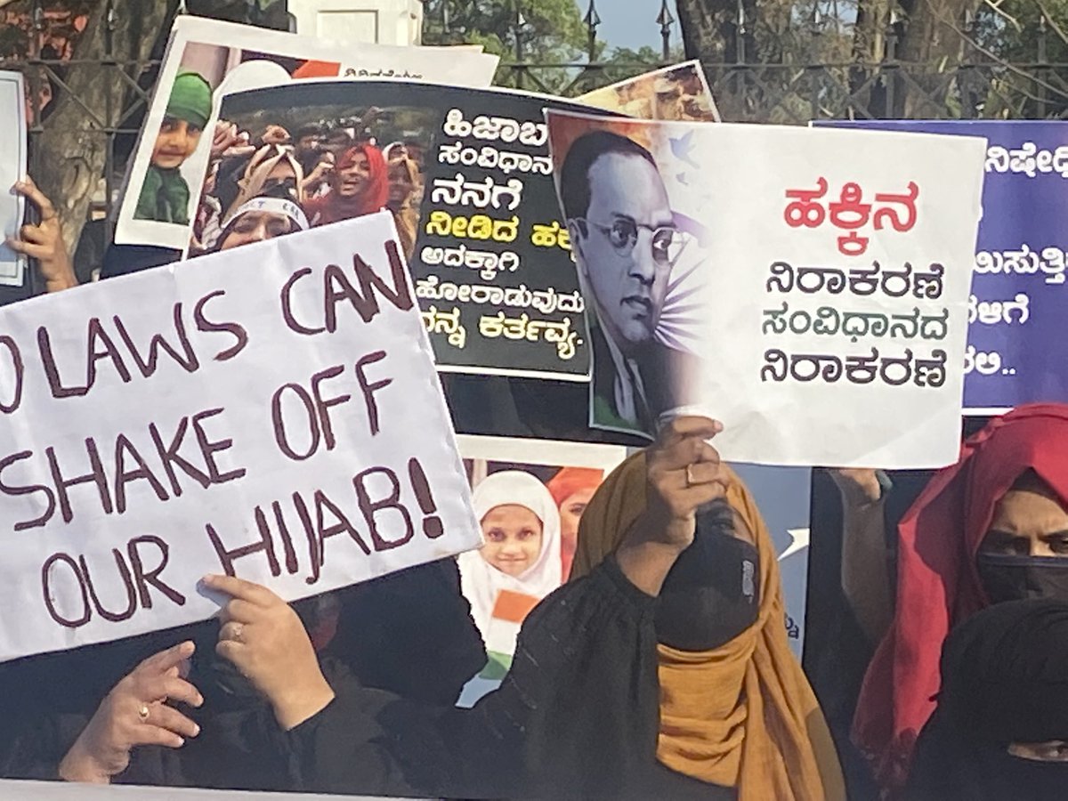 GmAshifpf's tweet photo. “Hijab is ours Constitutional Rights”
Protest against the #Hijab row in all  over #Karnataka at Clock Tower, Mangalore..!

#HijabIsIndividualRight 
#HijabisOurRight 
#HijabRow https://t.co/Jmout7hhtW