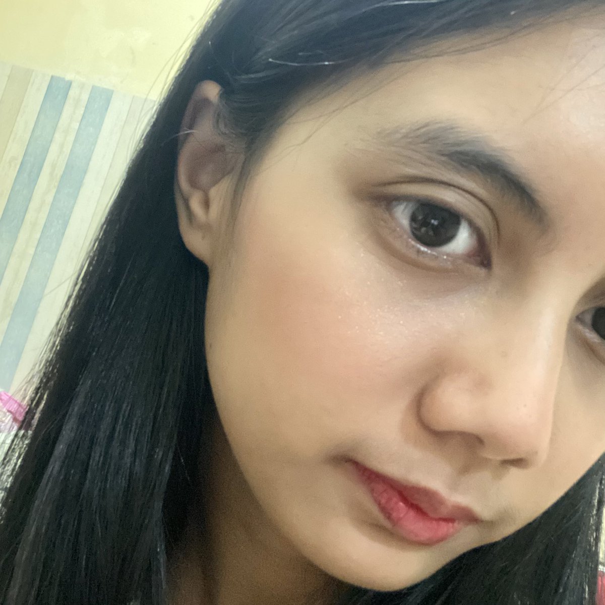 SyiffaCloo's tweet photo. Kalian ada yang tau ngga blink-blink dimuka aku itu apa? 🥰
Immortal Highlighter dari @Somethinc4u @somethinctown 😍 bagus bangeet kan hihi😚
#SomethincFace #YourOnlyLimit #ThinczensApproved #PakaiSOMETHINC https://t.co/wDkmsasCMX