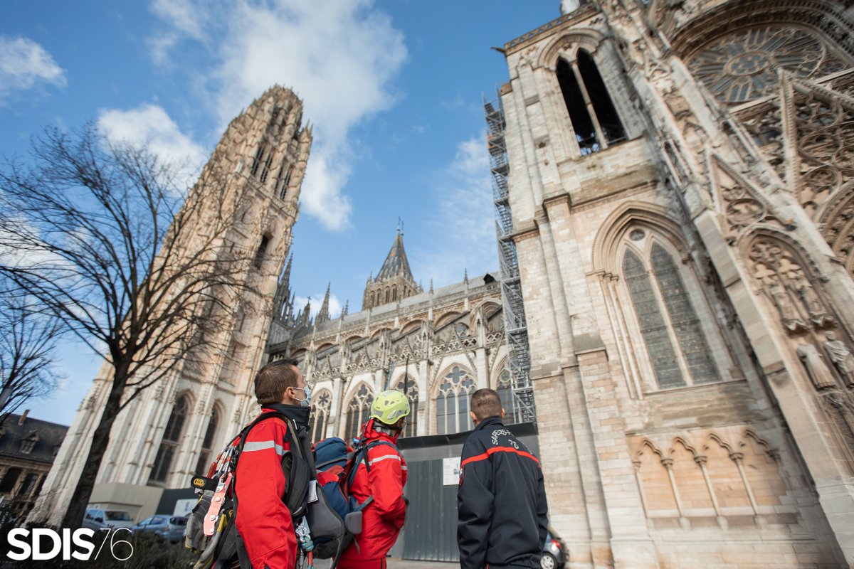 Sdis76's tweet photo. [ Se préparer pour être prêt ]

#Exercice de secours à la cathédrale de #Rouen.

↪️ L'exercice a consisté en l'évacuation d'une personne blessée dans une zone de travaux en haut de la #cathédrale. https://t.co/7W8XNwq4su