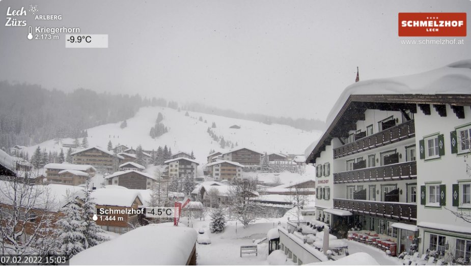 InsideAlps's tweet photo. Next 2 days are sunny in the mountains!☀️ Due to new snow and stormy weather avalanche danger back to 4!⚡️
 Already sunny in Engelberg, cloudy in Lenzerheide and still snowing further east in Lech. #skihotel Free rooms https://t.co/Mk7LyQib1Y https://t.co/LGmiZXr06T