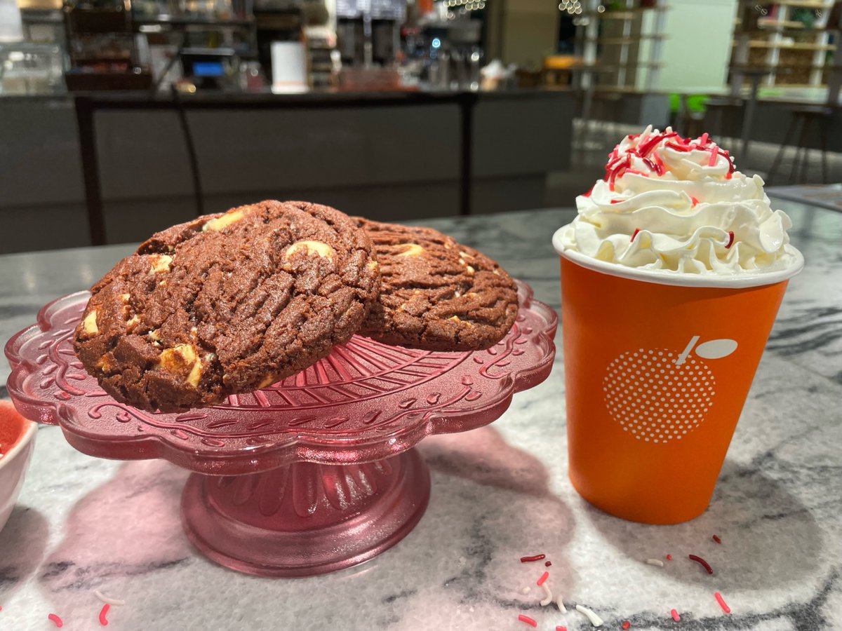 bellmarketnj's tweet photo. Romantic sweets + drinks are in the air this week as we prepare for the @bellworksfresh #ValentinesDay market this Wednesday! 💘 We've created a lineup of lattes sure to make ur heart flutter, including our Peanut Butter Lover's Mocha + some housemade cookies! https://t.co/nNjDlMRqhZ