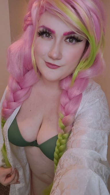 New cosplay!  Mitsuri is such a fun character and I have already make a LOT of content as her 😘  Cum