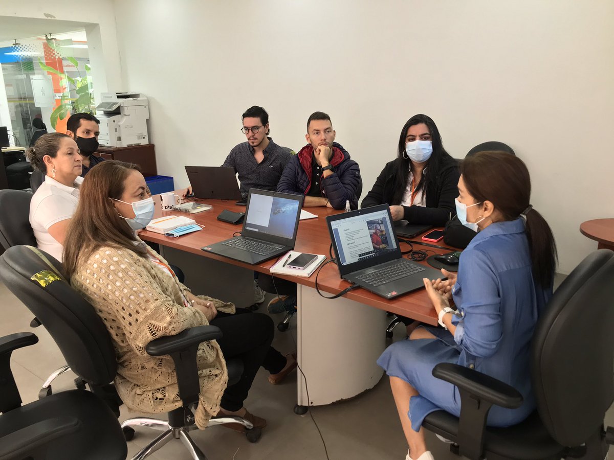 supher88's tweet photo. A esta hora, en la unidad de emprendimiento @CCHuila-@senahuila diseñamos estrategia de articulación con agencia pública de empleo en hará de fortalecer atención a empresarios de la región #surcolombiana https://t.co/FqCH6FHoMD