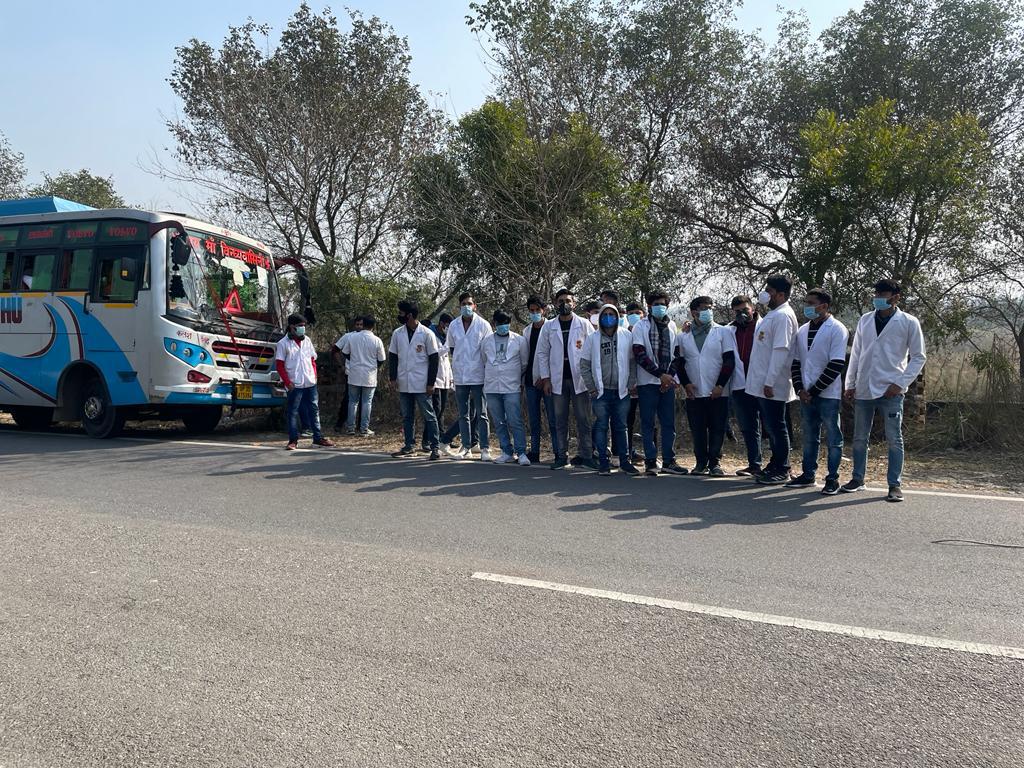 AbhiJha444's tweet photo. #Justice_for_csjmu_mbbs_students https://t.co/XA3PZ0jytd
