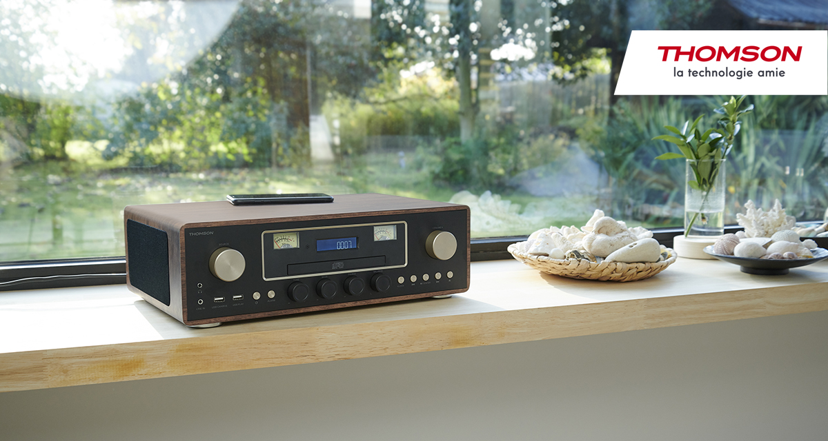 BigbenFrance's tweet photo. Voici une #microchaine #Thomson tout en 1 ! Un combo 🎵 CD💿 , Radio, Lecture USB et AUX-IN, charge USB ou par induction. Son look vintage avec des vumètres actifs lui donne un effet chic. Retrouvez-la chez @Conforama https://t.co/Rg9B4oZDHj &amp; @Cultura https://t.co/FbjPraFF45