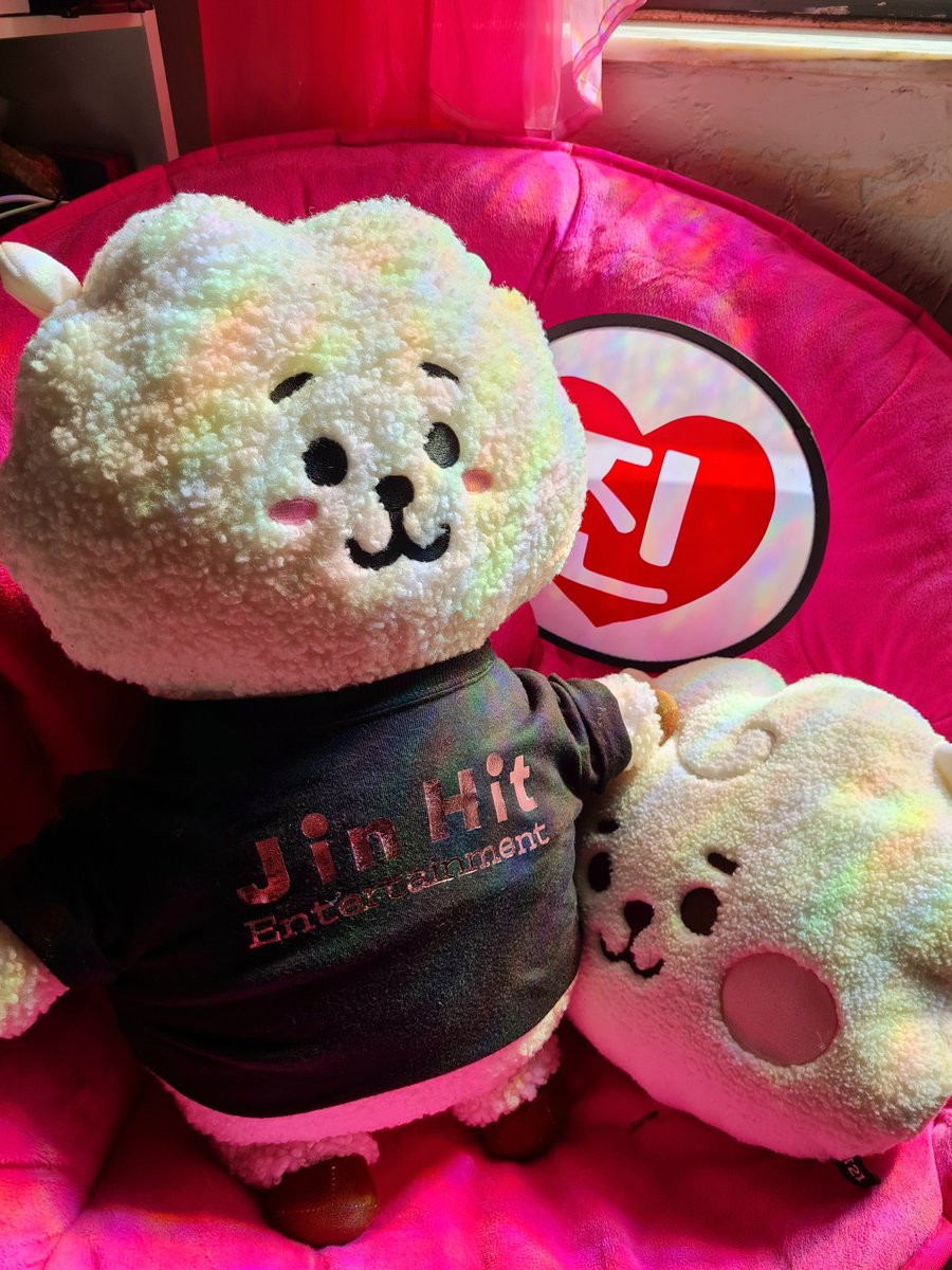 PriyaBabyAlpaca's tweet photo. #SuperTuna_Jin
is a global viral hit and
#Yours_Jin
is THE BEST OST created by #BTSJIN
STICK WITH BUTTER
Listen to #BTS_Butter by #BTS @BTS_twt
Song of the Year!
#RJdaily #RJsAdventures https://t.co/LCh7bqGUFJ