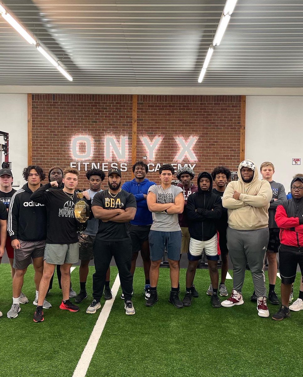 ArmedPHorce's tweet photo. The boys went to work today! 💪🏾

#BBAATHLETICS
#ONYXFITNESSACADEMY https://t.co/L2t1I8pp9E