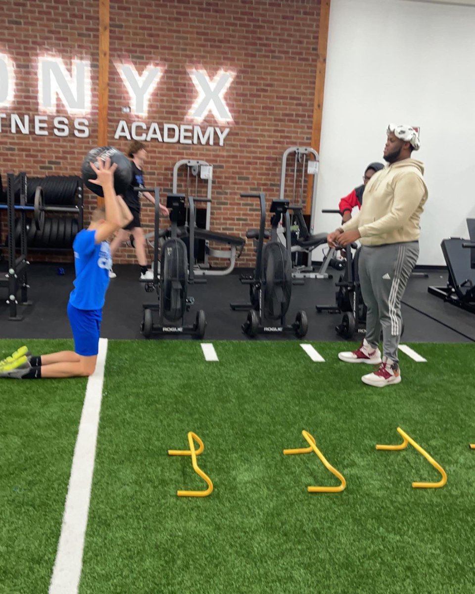 ArmedPHorce's tweet photo. The boys went to work today! 💪🏾

#BBAATHLETICS
#ONYXFITNESSACADEMY https://t.co/L2t1I8pp9E