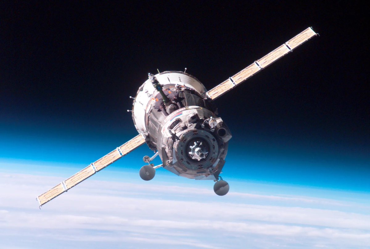 roscosmos's tweet image. Rocket and Space Corporation Energia has received a patent for a single-orbit spacecraft flight scheme to the International @Space_Station: en.roscosmos.ru/22711/

🚀 It will allow crewed and cargo spacecraft to reach the ISS in just two hours after liftoff.