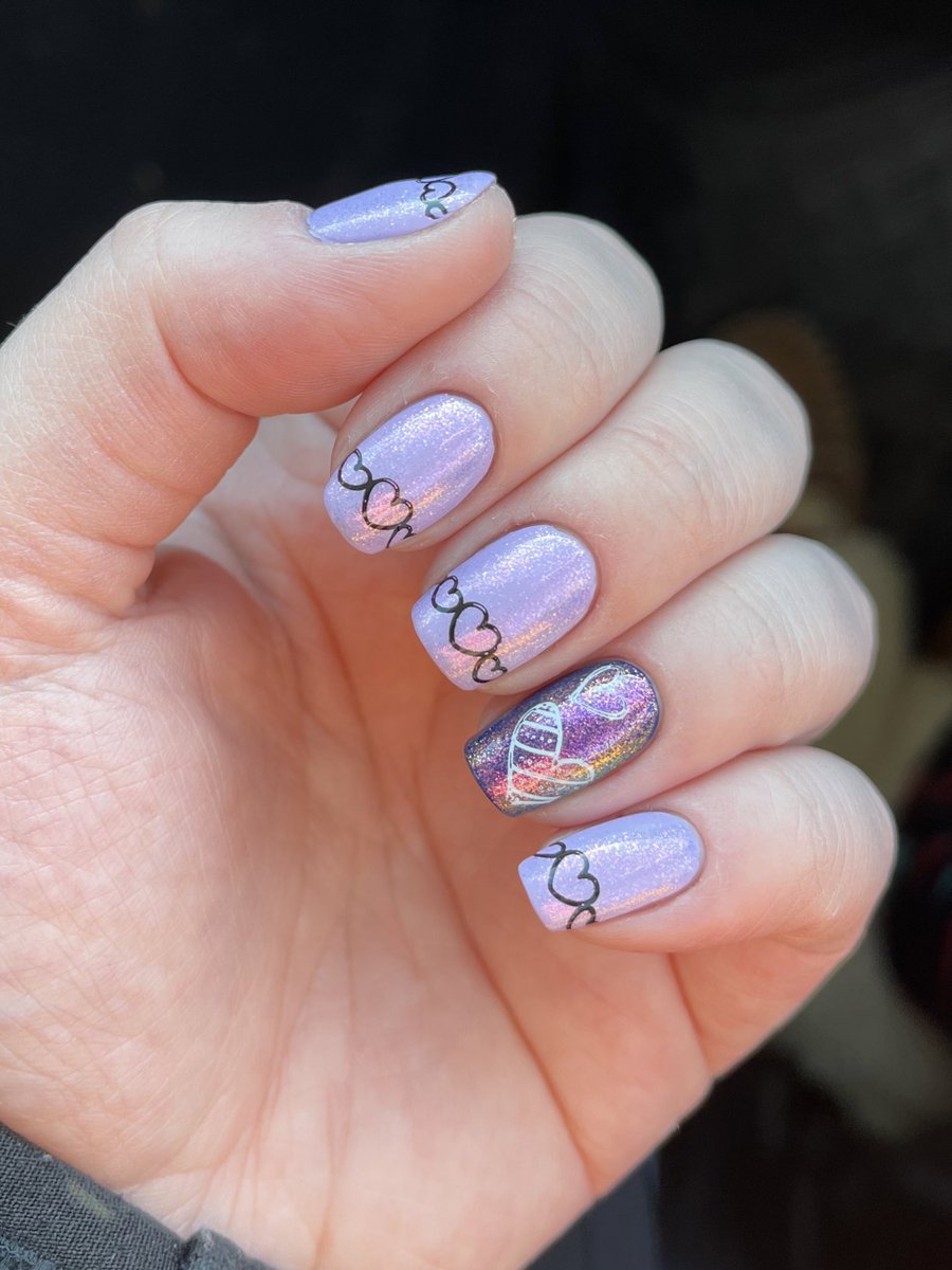 Bethsnailss's tweet photo. 1 yr + 16 weeks. I used the new #holotaco winter shimmers to do a Valentine’s Day look. I used both Laven-Duh and Shady Navy and I topped them both with Polar Princess. It’s so soft and pretty! 💕And I used Maniology’s stamping polishes for the heart stamps. @nailogical @holotaco https://t.co/s5ciEN4r8A