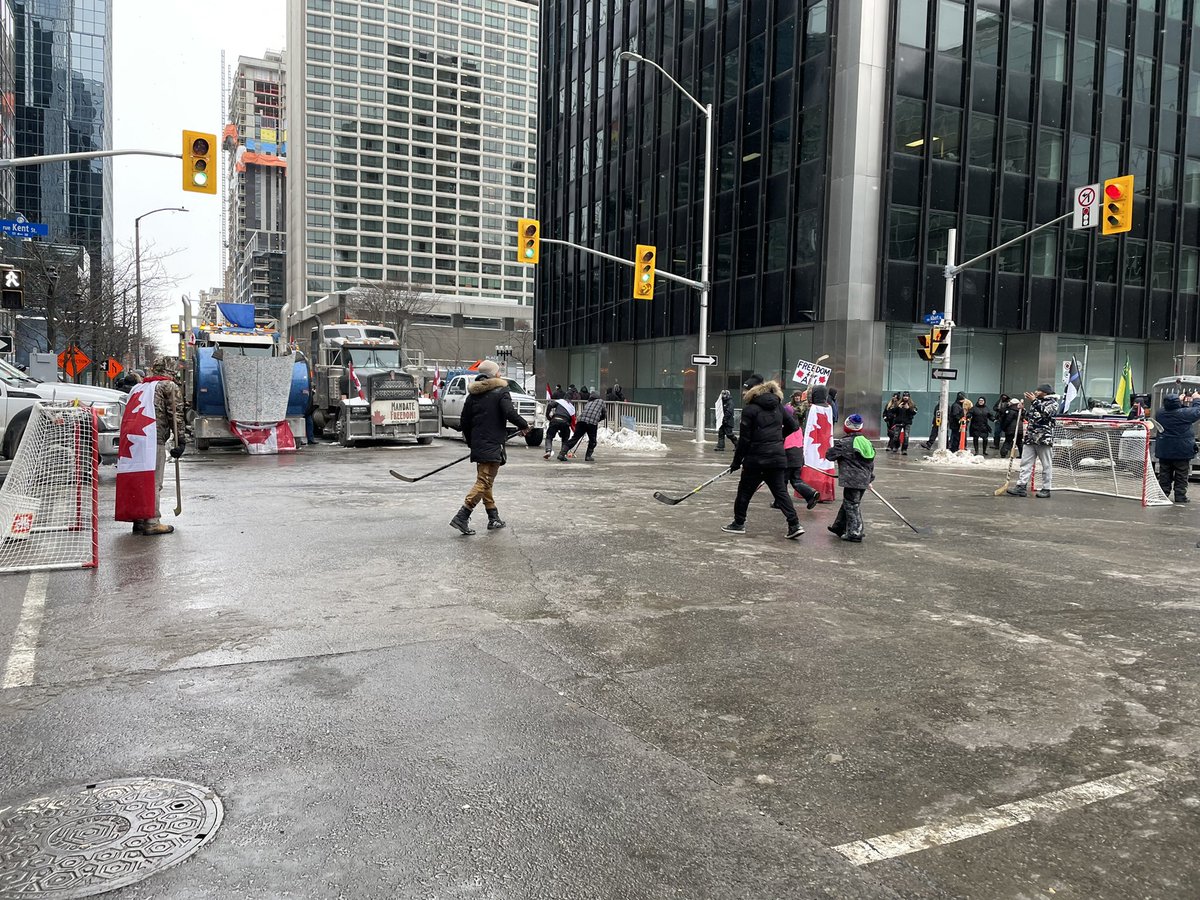 thepach7's tweet photo. Have you seen the protest with your own eyes or are you just listening to what the news says? I’ve been downtown 3 times and have seen only signs of kindness, peace and a collected sense of hope 🇨🇦❤️
#TruckersForFreedom2020 #TrudeauMustResign #FreedomConvoy2022 #GoHomeConvoy https://t.co/6aAwCMe7y3