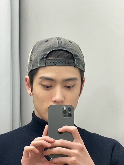 swtnjmn's tweet photo. he knows that im weak https://t.co/tEIuwAGYfR