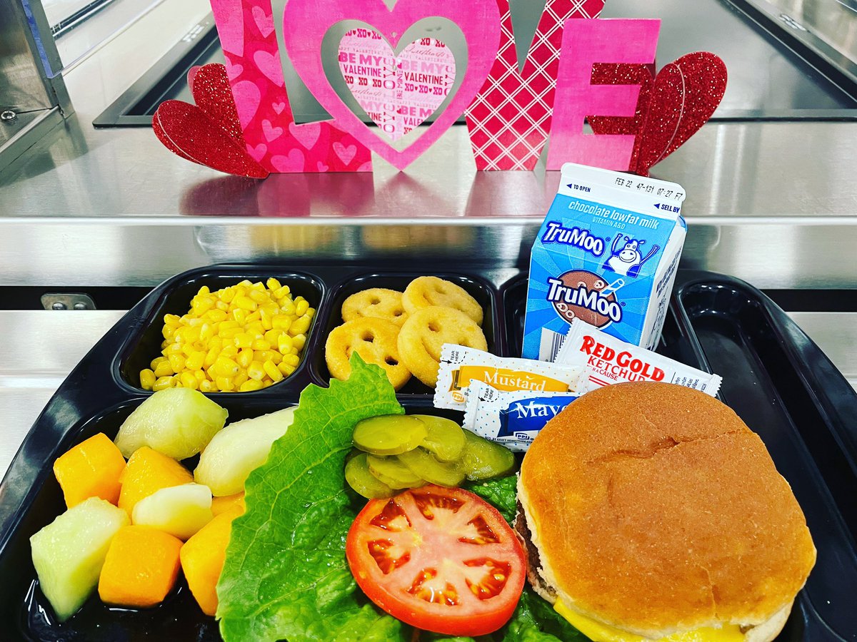 Monday cheeseburgers 🍔 smile’s 😃corn 🌽fresh fruit  milk 🥛 ❤️😋👏🏻