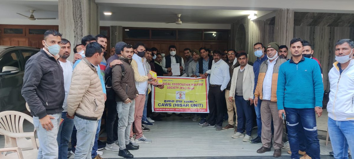 hryclerk_1's tweet photo. MP/MLA ज्ञापन अभियान को बढ़ाते हुए हिसार यूनिट व राज्य कार्यकारिणी सदस्यों द्वारा आदमपुर से विधायक माननीय श्री @bishnoikuldeep ��ो लिपिकीय वर्ग के सम्मानजनक वेतनमान 35400 किए जाने को लेकर मुख्यमंत्री श्री @mlkhattar के नाम ज्ञापन दिया गया
#haryanaclerk35400
@BJP4Haryana https://t.co/4EFA8STvy0