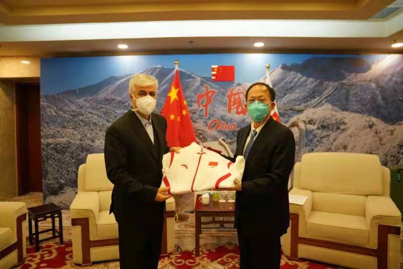 IraninChina's tweet photo. ملاقات وزیر ورزش و جوانان و رئیس کمیته المپیک #ایران با گوا جونگ وِن وزیر ورزش و رئیس کمیته المپیک #چین در حاشیه بازی های المپیک #Beijing2022 . دو طرف درخصوص گسترش روابط ورزشی در حوزه هایی چون برگزاری اردوهای مشترک، تبادل مربی و برگزاری دوره های فنی و آموزشی تبادل نظر کردند. https://t.co/C32rb8pf4O