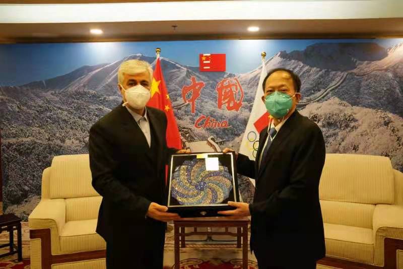 IraninChina's tweet photo. ملاقات وزیر ورزش و جوانان و رئیس کمیته المپیک #ایران با گوا جونگ وِن وزیر ورزش و رئیس کمیته المپیک #چین در حاشیه بازی های المپیک #Beijing2022 . دو طرف درخصوص گسترش روابط ورزشی در حوزه هایی چون برگزاری اردوهای مشترک، تبادل مربی و برگزاری دوره های فنی و آموزشی تبادل نظر کردند. https://t.co/C32rb8pf4O