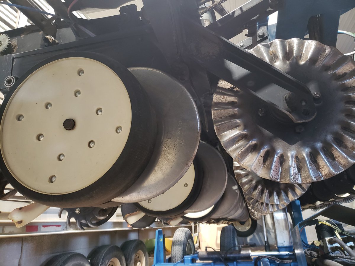 Kinze 2600 16/31, completely rebuilt, agleader  monitor with clutches, modules &amp; cab harness. Surefire liquid infurrow, precision meters.$ 38,500 dm for more details, thanks