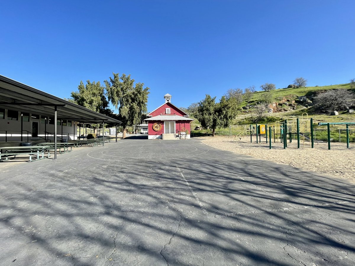 Porterville_FRL's tweet photo. This campus is rich in history and bright in its future!
@pathwayspusd #citrussouthtule #thinkabitlab #animakerspace #pusdpathways #empowerthefuture #stem #steam https://t.co/oMIzFSK0Xe