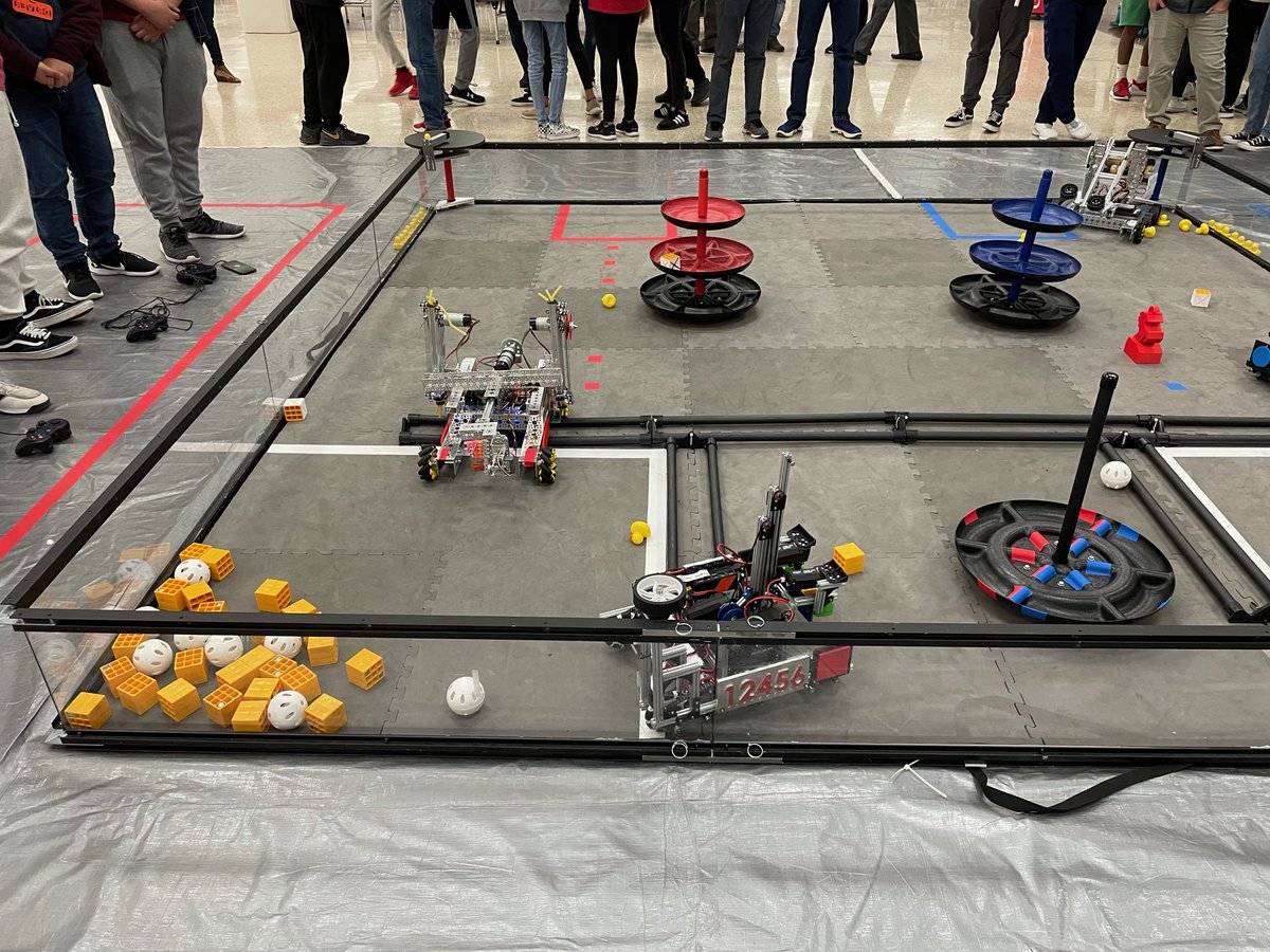 FBISDWholeChild's tweet photo. First Tech Challenge regional qualifiers! Awesome meet 2 @DHS_Vikings. Thank you @rdrakajag @dullesrobotics for organizing this event for so many teams around the area. @DAlexanderFBISD  #FBISDEnrichmentPrograms https://t.co/0J8P5OrU9T