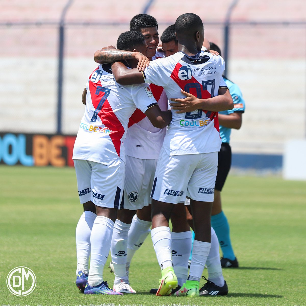 CCDMunicipal's tweet photo. La semana empieza mejor luego de un triunfo de La Academia. 🤍❤️🤍 

🔜 Con las mismas ganas y siempre juntos vamos por una nueva semana. 💪🏻🔝🏆

#EchaMuni ⚪🔴
#FranjaEdil https://t.co/hJ0td2TRcg