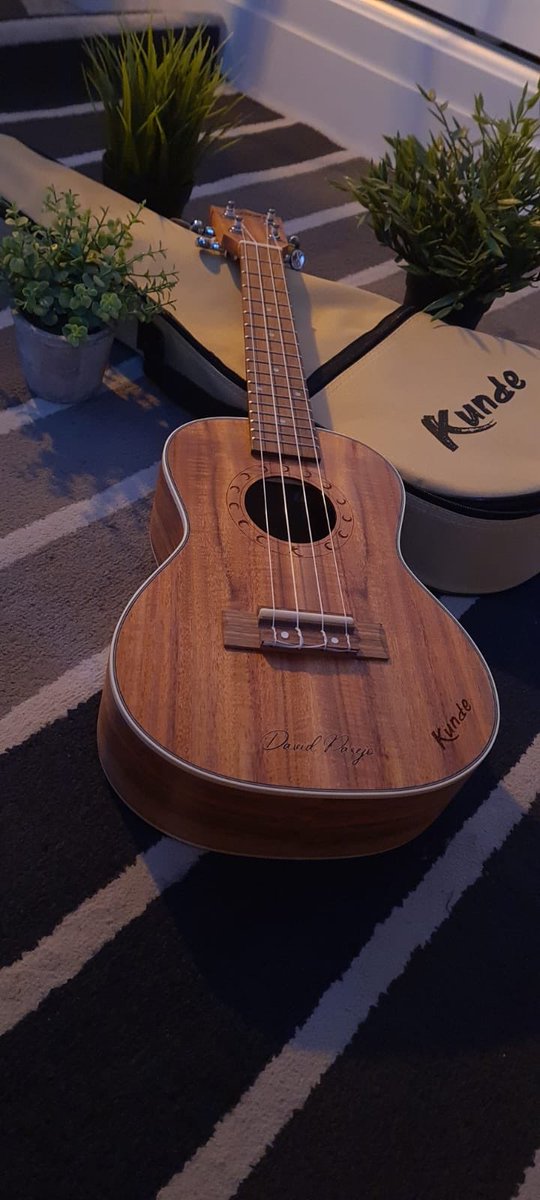 DavidParejoSing's tweet photo. GANA UN UKELELE PERSONALIZADO @KundeBrand ✨os dejo la info por instagram aquí https://t.co/1ta5d5P45I https://t.co/6iwjXkaEzk