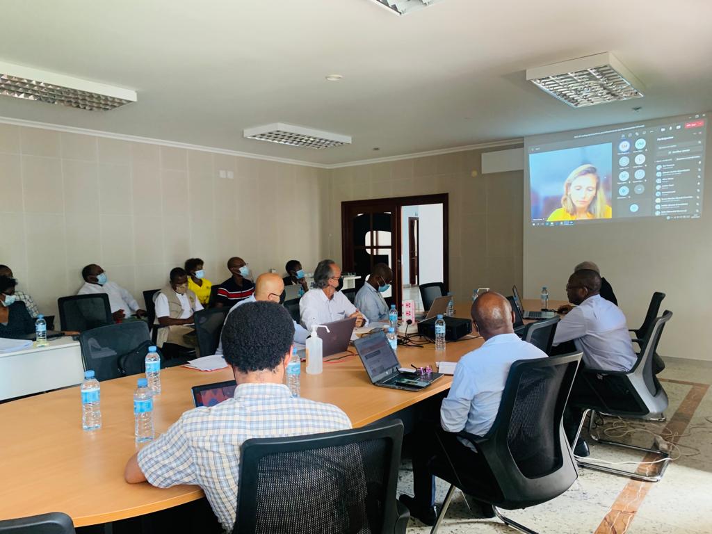 ProjectoPtum's tweet photo. Realizada kick-off meetings das consultorias para o Desenho de Planos de Engenharia de Infra-estruturas em Assentamentos informais para a componente 1 do #ptum e Elaboração de Planos de Investimentos em Infra-estruturas de Drenagem na Baixa da Cidade para a componente 2. https://t.co/UZD0Pc0Ic4