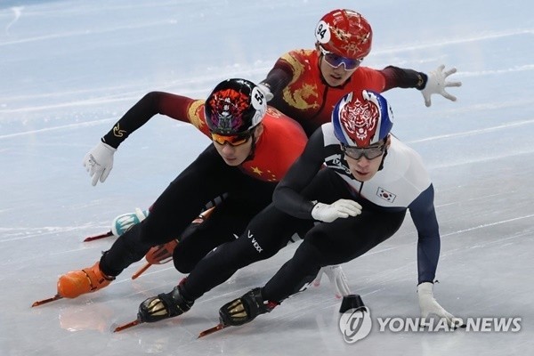 zAG0vqpHvKSPNlB's tweet photo. #JusticeForKorea
This is a scene from the opening ceremony of the Chinese Olympics. They took away not only medals but also the culture of other countries.
The woman in the front is wearing traditional Korean hanbok. This is obvious theft. https://t.co/kWpLhRm4qE