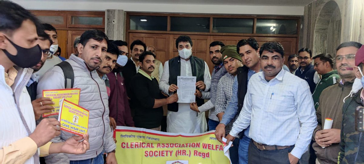 hryclerk_1's tweet photo. MP/MLA ज्ञापन अभियान को बढ़ाते हुए हिसार यूनिट व राज्य कार्यकारिणी सदस्यों द्वारा आदमपुर से विधायक माननीय श्री @bishnoikuldeep ��ो लिपिकीय वर्ग के सम्मानजनक वेतनमान 35400 किए जाने को लेकर मुख्यमंत्री श्री @mlkhattar के नाम ज्ञापन दिया गया
#haryanaclerk35400
@BJP4Haryana https://t.co/4EFA8STvy0