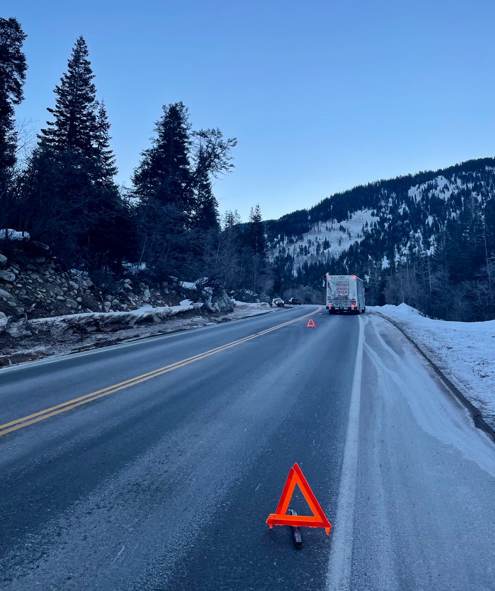#RoadUpdate 👋 #LCC #SR210 travelers - a commercial truck has broken down in uphill
lane of the Maybird area (MP 7.5). <a href="/UPDSL/">Unified Police Dept</a> is on scene, alternating traffic. Expect delays in both directions &amp; please travel w/ caution in the area until the vehicle is cleared.

<a href="/UDOTTRAFFIC/">UDOT Traffic</a>