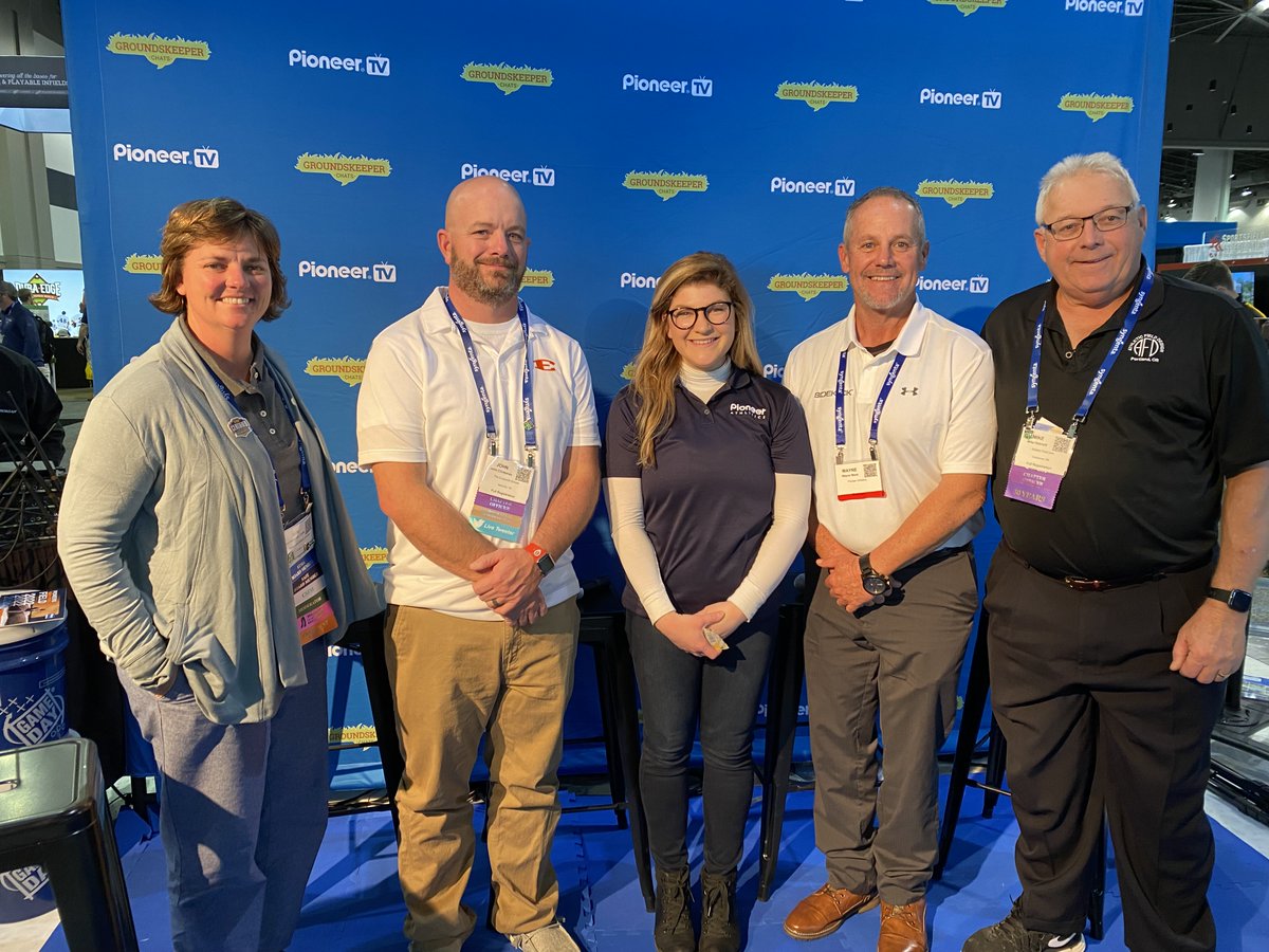 pioneerathletic's tweet photo. Our first #GroundskeeperChat from the @FieldsExperts conference is now here! Members of our 2022 class join @MegKruger_ for a Pioneers in the Field panel discussion. 
YouTube: https://t.co/upFDttMykF
Podbean: https://t.co/S4olpB42yv
Spotify: https://t.co/pBMS2ftRAJ https://t.co/ppdqgjHO99