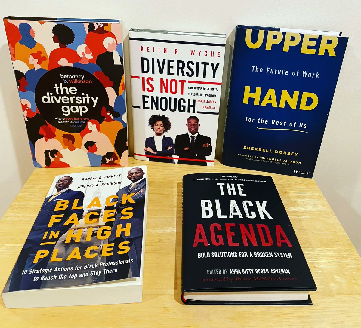 jrobinsonphd's tweet photo. What I am reading now! Buy these books today! @Sherrell_Dorsey @BethaneyBree @KeithWyche @randalpinkett @itsafronomics
#SupportBlackAuthors📚 #SuccessToSignificance #blackfacesinhighplaces #BlackExcellence #AmplifyBlackVoices https://t.co/YXw16CcwPx