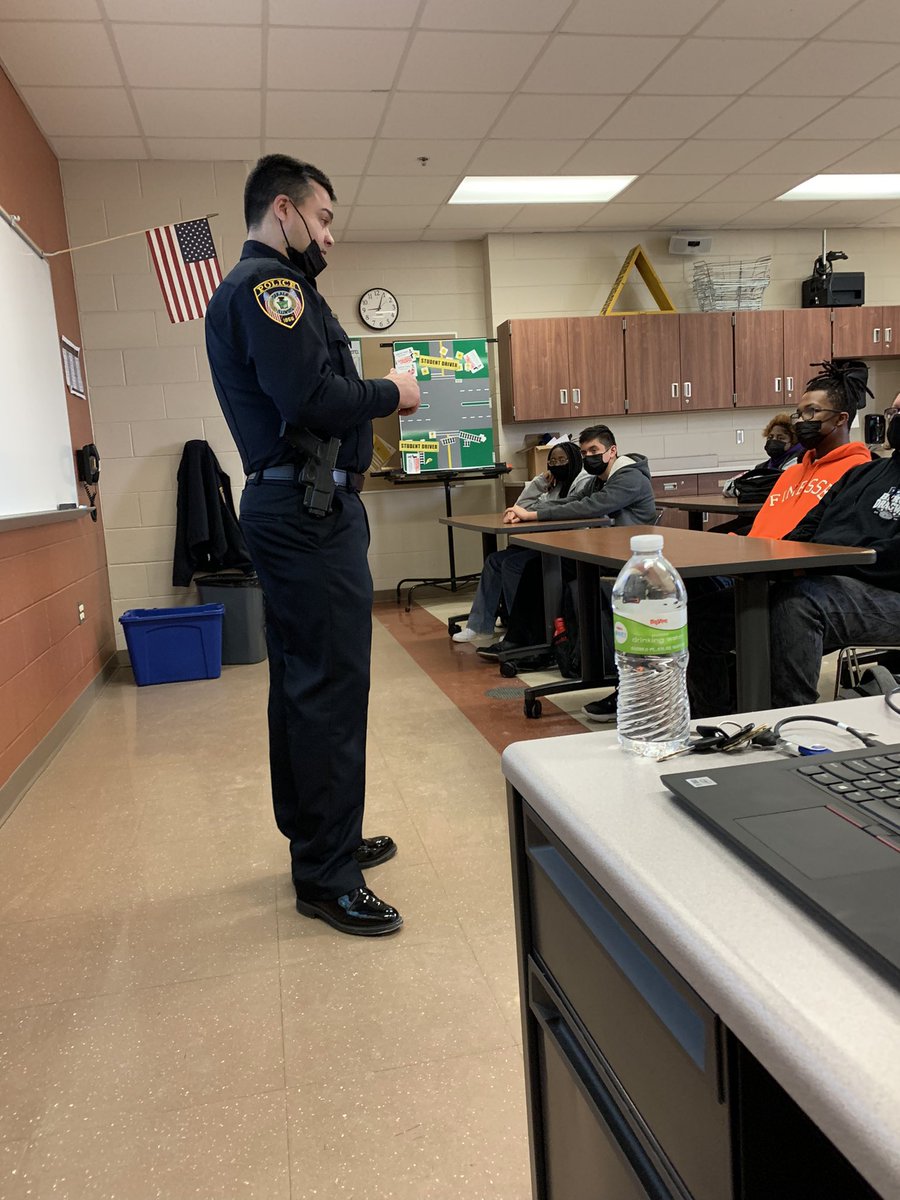 BarbsDriverEd's tweet image. Thanks to @DeKalbILPolice for coming out and talking to our students about DUI. 🚔🚔