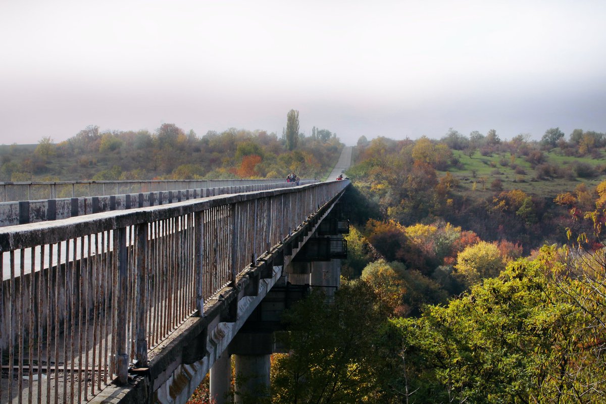george_ert's tweet photo. The photo I am sharing today was taken at the end of October 2012. this bridge crosses the river Southern Bug, in the south of Ukraine. Near the bridge there is a very beautiful canyon, the photo of which, unfortunately, I did not find.
#nftfam #SouthernBug #Ukraine https://t.co/SwFCfbFhHz