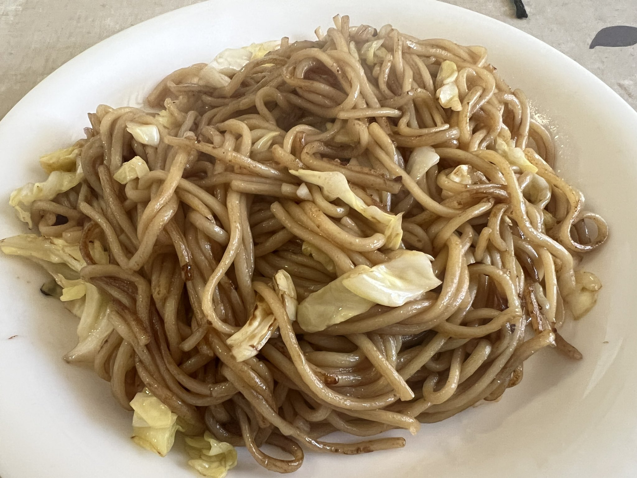 تويتر イナダシュンスケ على تويتر その時の焼きそばがこれです 具は少量のキャベツのみ それを角煮を煮たときに採取しておいた ラードと ウスターソースだけで味付けした まさしくこれが正解でした T Co 5r6vwjalko