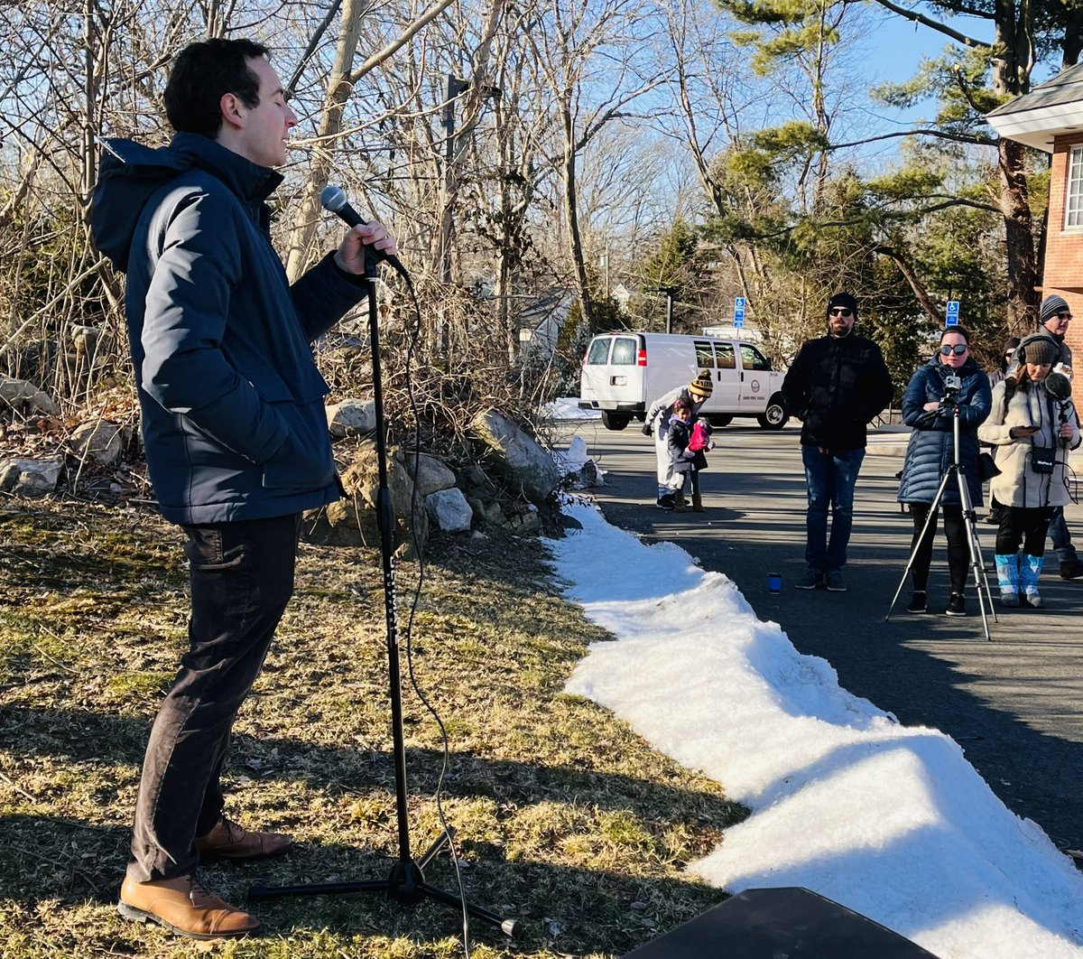 senatorduff's tweet photo. 1/ Thanks again to the more than 100 who braved the bitter cold on a Sunday afternoon to hold the #Darien Board of Education accountable for a bad vote and reneging on their support for #OpenChoice. Students support it, the community supports it and we are calling for a new vote. https://t.co/1kKeBDkT5q