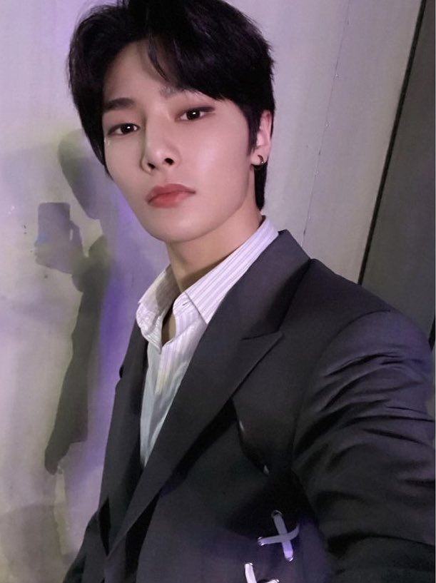 hourlyjgn's tweet photo. handsome boy https://t.co/XBZn3A3EtU