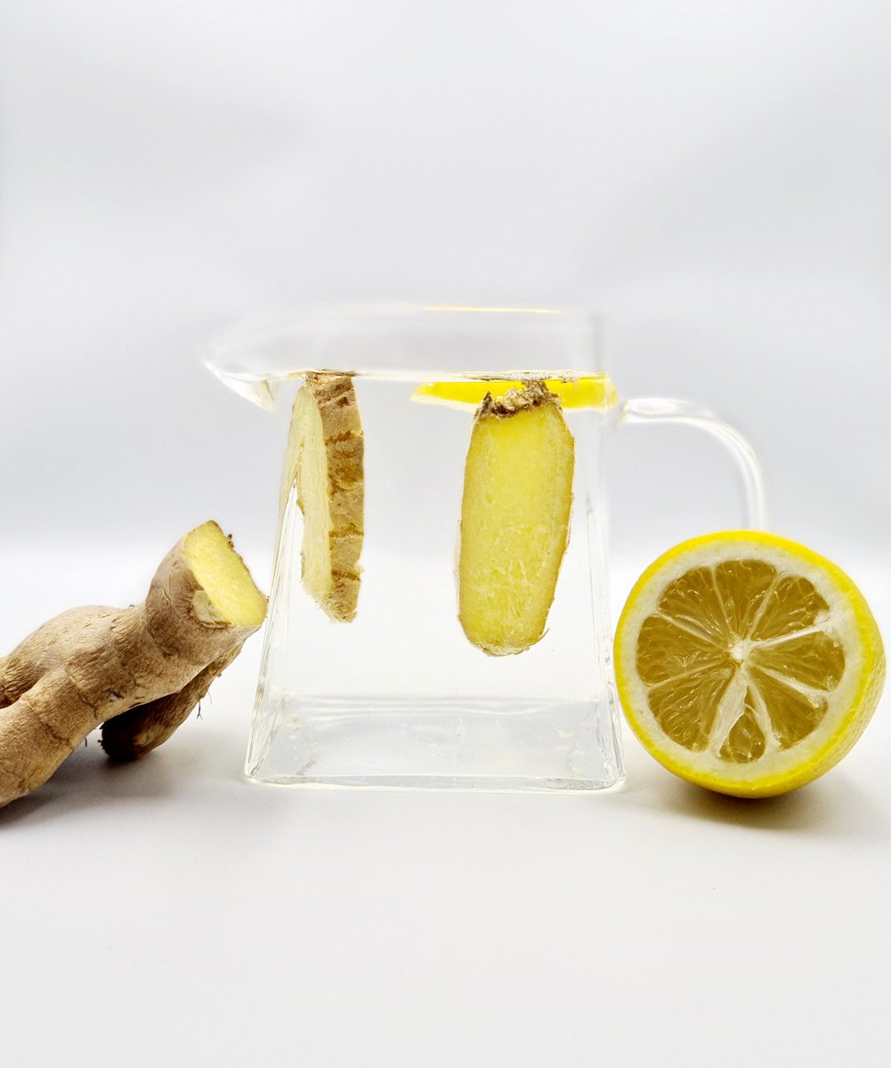 Keeping it simple with fresh lemon &amp; ginger.

#teahouse #teasubsciption #teaphotography #teahouse #tealover #teadrinker #teacommunity #lemon #ginger #gingertea #gingerroot #lemontea