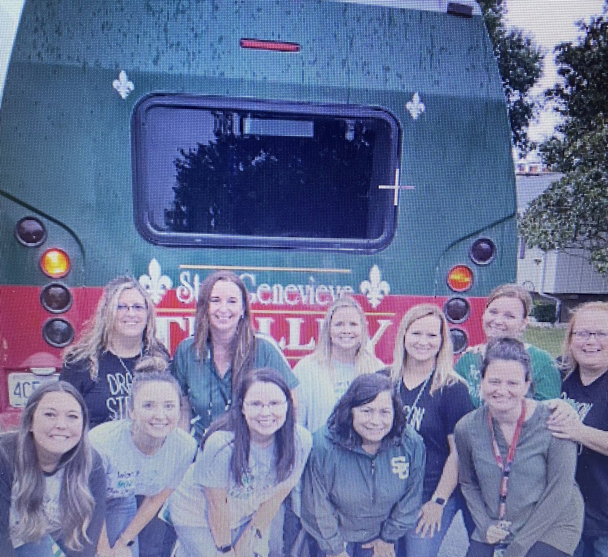 AngieV_08's tweet photo. #RiverEDS22
Something I think is awesome in my school is our habit leader program! Students who follow the 7 habits daily get chosen each quarter and teachers travel in trolleys to surprise each one! We then have an amazing celebration program! https://t.co/U4RH51dcjs