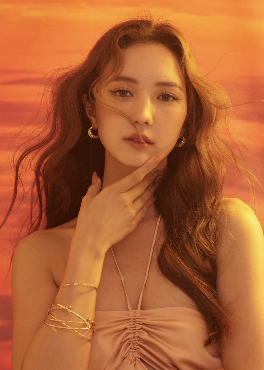 GOODNIGHT🌙 <a href="/Buanalinthip_/">Nalinthip Sakulongumpai</a> 💃🏻
Cr @sanook
Makeup : @wearqpraew 💄
Hair : @torrmonster 👱🏻‍♀️
Stylist : <a href="/moiisang/">moiisang</a> @stylebymoiisang 👗
Photographer : <a href="/pongberryz/">noppadol</a>📷
Agency : <a href="/hubsub_official/">HUBSUB</a> @pear__24 💵