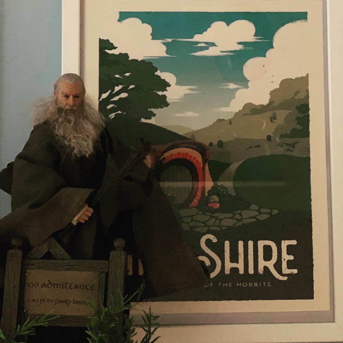erpheusthecoll1's tweet photo. Amazing work from @Asmus_Toys and thank you for super fast delivery to @collectsideshow #yessideshow #gandalf #Tolkien #thelordoftherings https://t.co/XPYqLceGyr