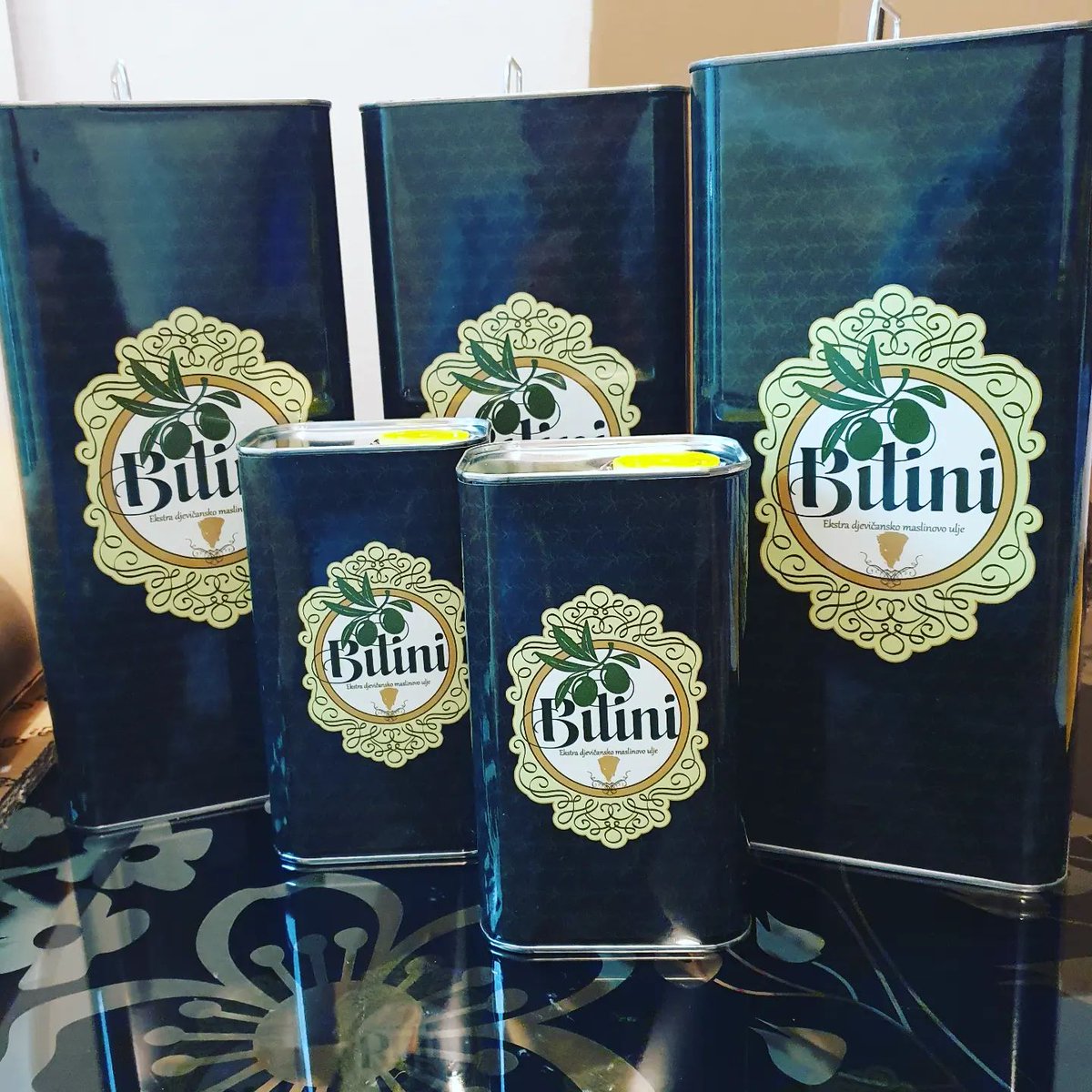 BiliniEvoo's tweet photo. 17 litres of our liquid gold on their way to Salzburg 🇦🇹
#EVOO #Bilini #tincans
https://t.co/sTw3BcsbVu https://t.co/7vGBUCQ3tr