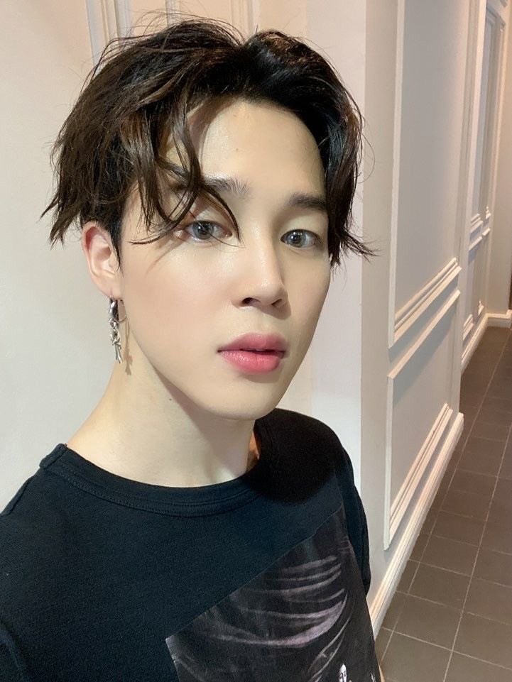 angylize's tweet photo. Hoping that Park JIMIN is growing strong and sassy. 🙏🏻 Missing you, JIMIN and that knockout smile of yours.😁🥰 #ParkJimin  #FunWithJimin https://t.co/t2tphGyF1m