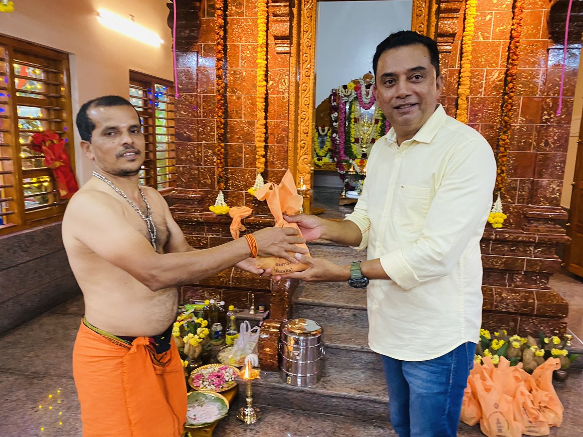 musasherif3's tweet photo. Visited Sri Ayyappa Swamy Bhajana Mandir Perwad, Kumbla, Kasaragod 

“Prathista Mahotsav”

#temple #prathistamahotsav #Ayyappabhajanamandir #perwad #kumbla #kasaragod #kerala #musasherif https://t.co/k2df8qOqo5