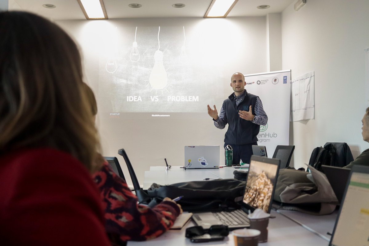 UNDP_Kosovo's tweet photo. House full of eco-innovative ideas at the start of Youth Incubator Program’s 2nd cohort with fantastic teams of #ecopreneurs! From building #campsites to setting up #recreational spots &amp; #foodwaste apps, they have 12 weeks to shape their #startup ideas mentored by @VentureUP_KS. https://t.co/LSteQb1Qn0