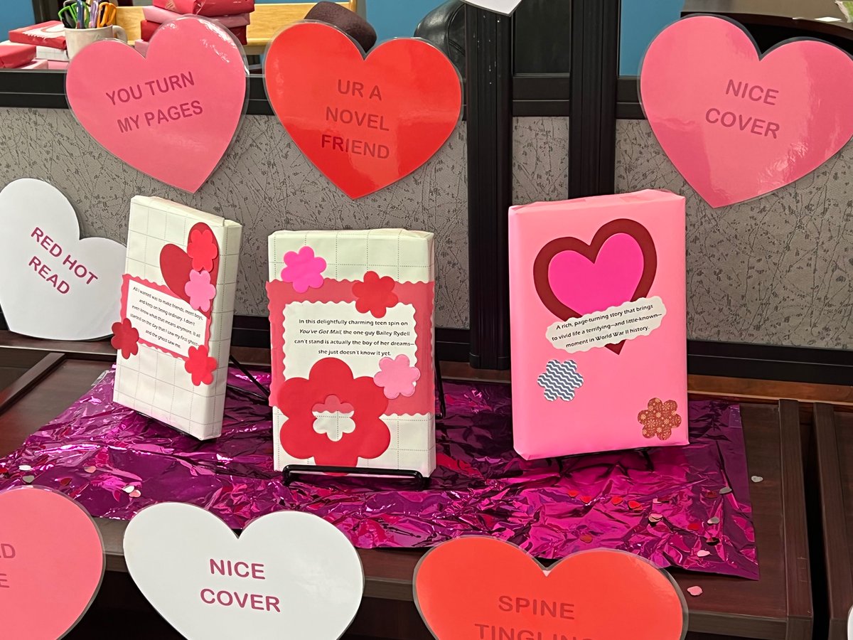 MountaineersMC's tweet image. Students, with Valentine’s Day near, stop by the media center and go on a Blind Date With a Book! Prizes are given for participating. Grand prize is one of two gift cards for a dinner out! #highschoolreaders #hhsistheplacetobe