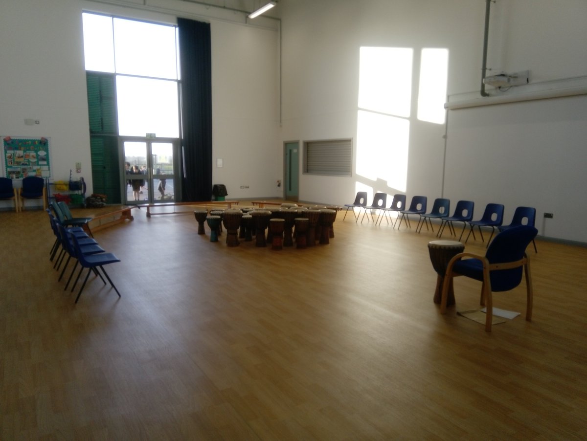 FabDrumming's tweet photo. Reception, Year 1 &amp; 2 children of Countess Gytha Primary School were very excited to bang the drums, play rhythms and rhythm games and demonstrate beautiful African costumes. It's so nice things are getting back to pre-pandemic times! #africandrumming #drummingforschools https://t.co/rQc3Xis5bl
