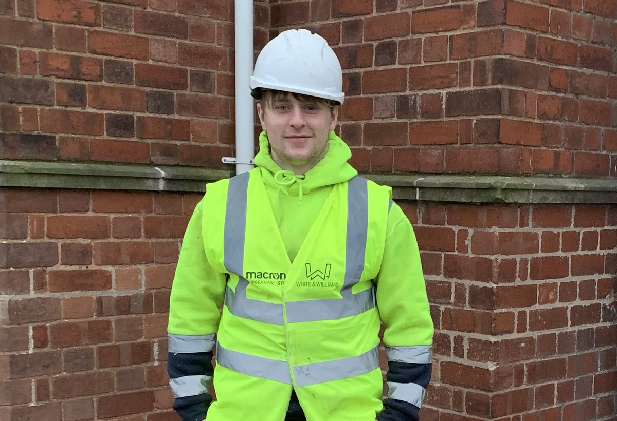 WynneConstruct's tweet photo. Celebrating #NAW2022 🙌
Our focus on day 1 is apprentice joiner, Jordan studying at Coleg Cambria and apprentice bricklayer Charlie from Shrewsbury SCAT, who are working on our #Passivhaus extension and refurbishment school project in #Welshpool #Powys.
#WynneFutures 🦺 https://t.co/JUoISWInOe