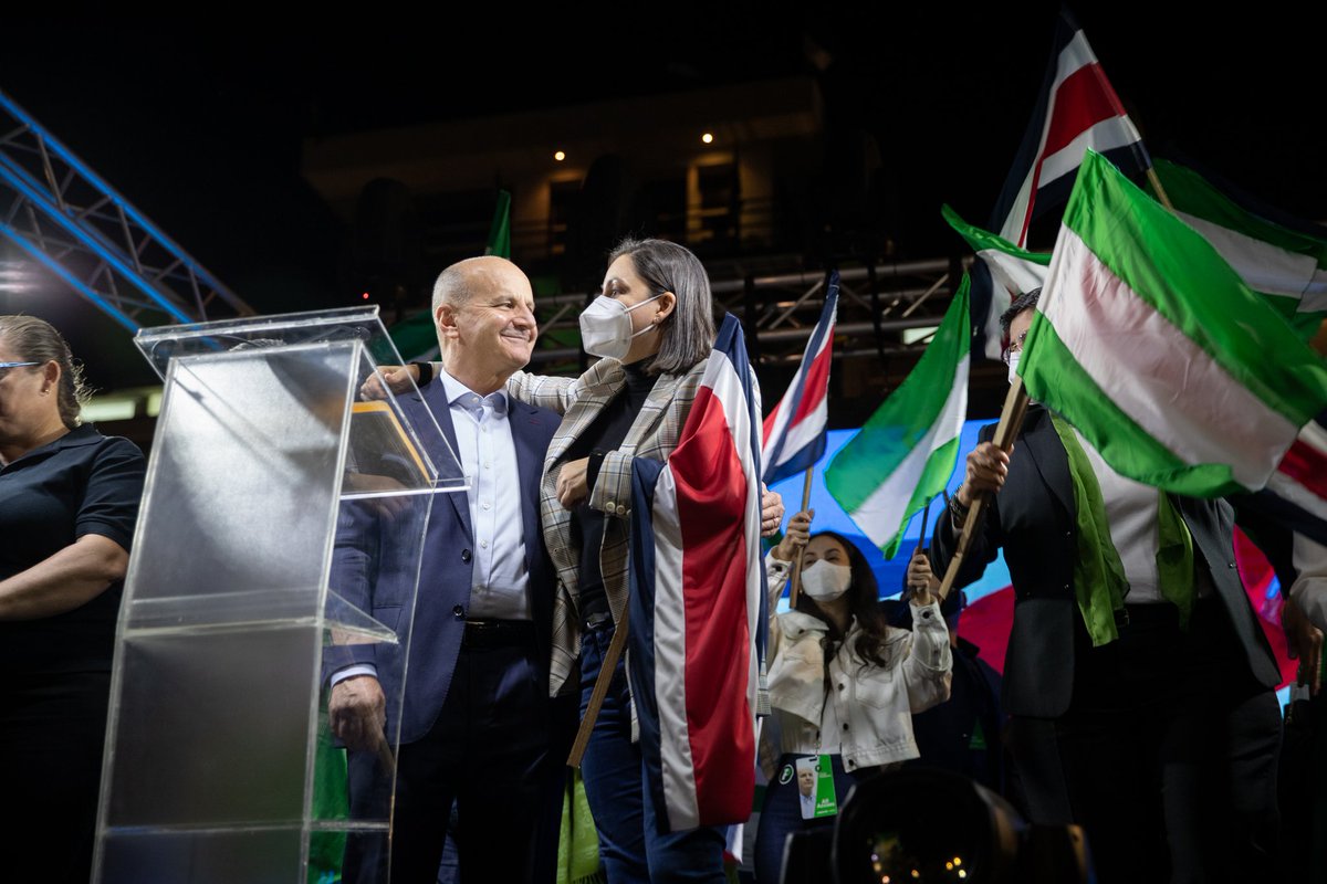 ¡Buenos Días #CostaRica! Ayer vivimos una verdadera fiesta electoral. Gracias a todas y todos por su increíble apoyo. Hoy, sale de nuevo el sol en todos los hogares costarricenses y me llena de entusiasmo el camino que tenemos por delante. #CostaRicaMereceGanar